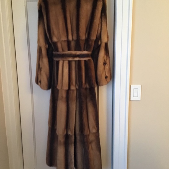 Fendi reversible mink coat with belt. - Picture 12 of 13